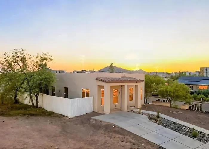 Modern Near Ua & Downtown *