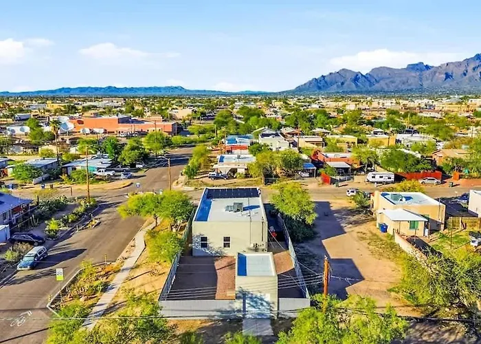Modern Near Ua & Downtown *