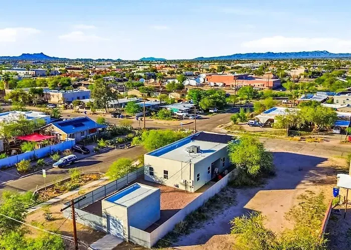 Modern Near Ua & Downtown *